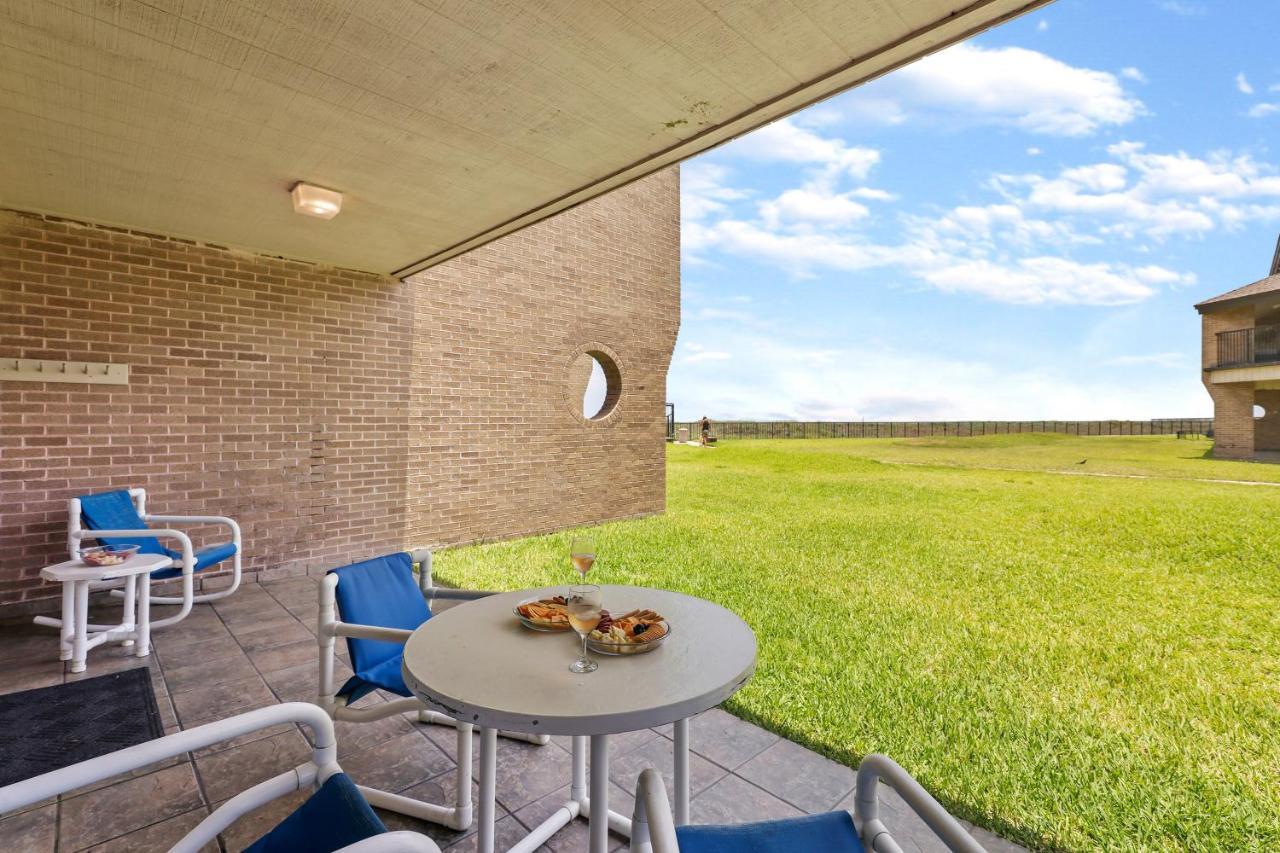 Ground Floor Beachfront Beauty! Steps To The Beach And Pool South Padre Island Zewnętrze zdjęcie