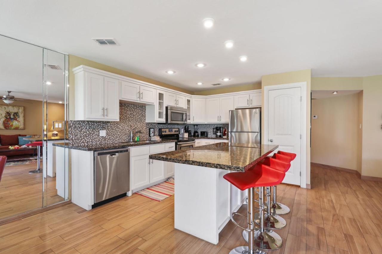 Ground Floor Beachfront Beauty! Steps To The Beach And Pool South Padre Island Zewnętrze zdjęcie