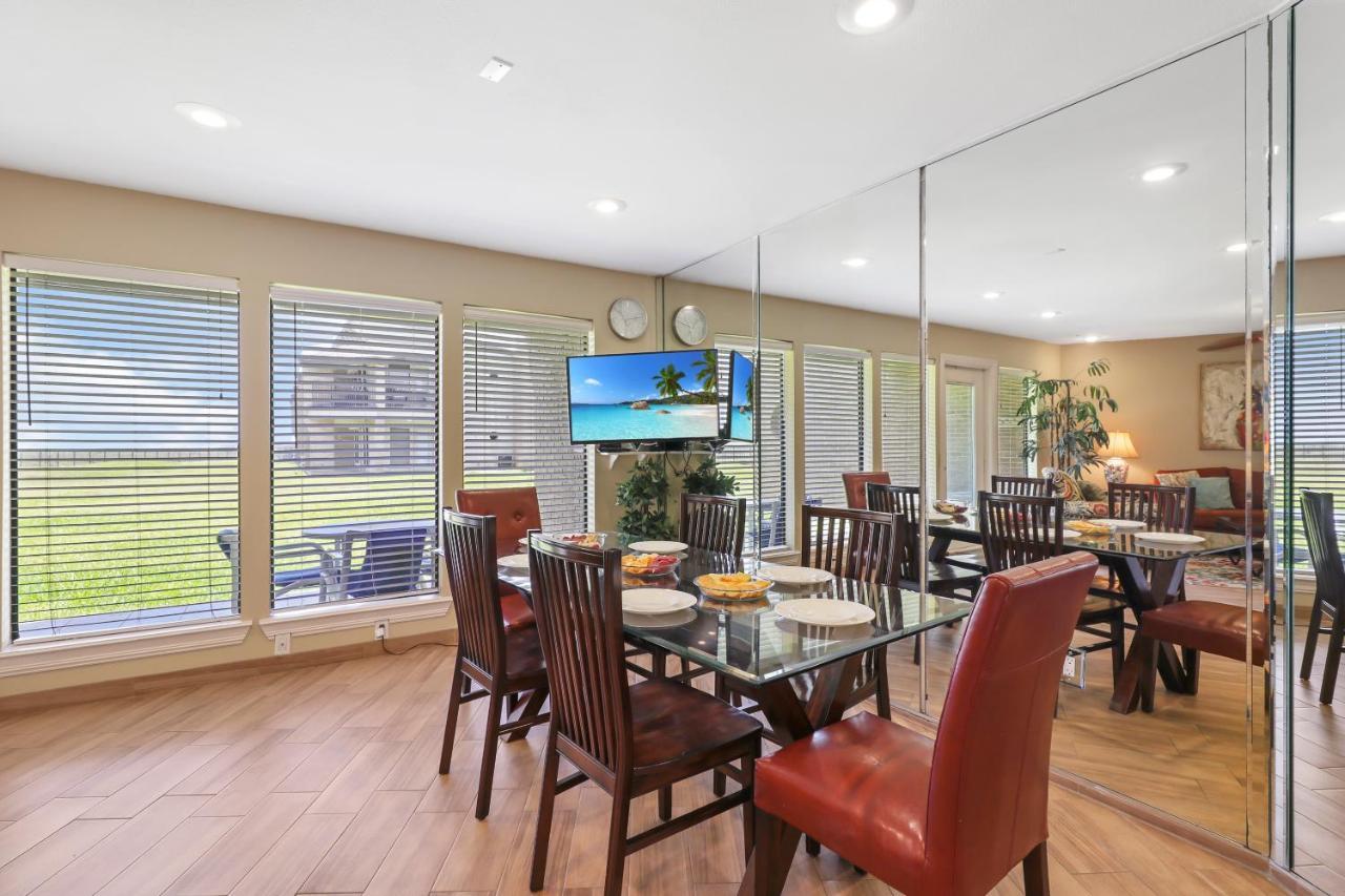 Ground Floor Beachfront Beauty! Steps To The Beach And Pool South Padre Island Zewnętrze zdjęcie