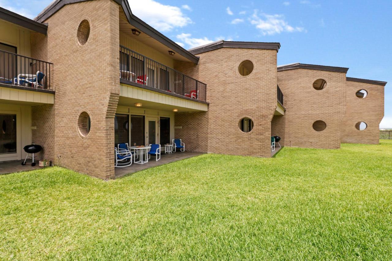 Ground Floor Beachfront Beauty! Steps To The Beach And Pool South Padre Island Zewnętrze zdjęcie