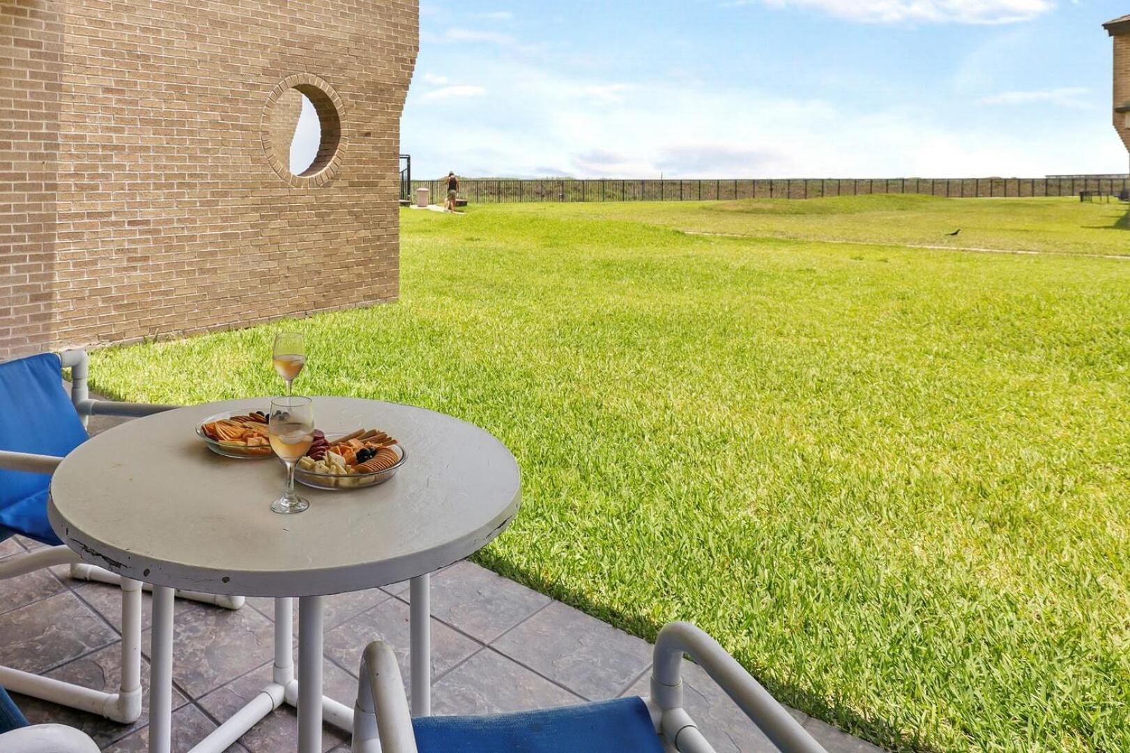 Ground Floor Beachfront Beauty! Steps To The Beach And Pool South Padre Island Pokój zdjęcie